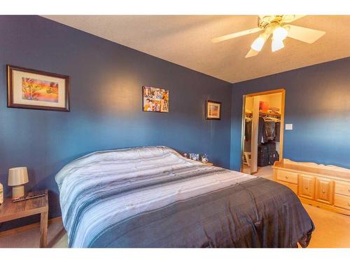 4102 66 Street, Stettler, AB - Indoor Photo Showing Bedroom