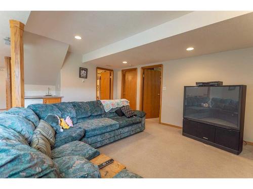 4102 66 Street, Stettler, AB - Indoor Photo Showing Living Room