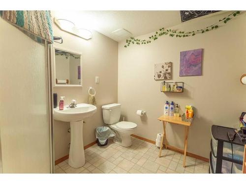 4102 66 Street, Stettler, AB - Indoor Photo Showing Bathroom