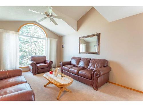 4102 66 Street, Stettler, AB - Indoor Photo Showing Living Room