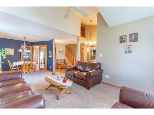 4102 66 Street, Stettler, AB - Indoor Photo Showing Living Room