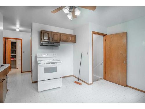 2544 Hwy 39, Warburg, AB - Indoor Photo Showing Kitchen