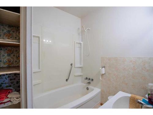 2544 Hwy 39, Warburg, AB - Indoor Photo Showing Bathroom