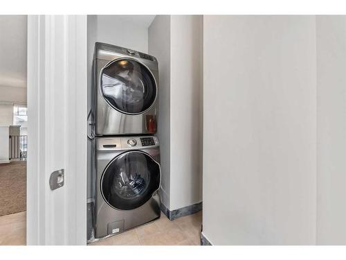 70 Harvest Close, Penhold, AB - Indoor Photo Showing Laundry Room