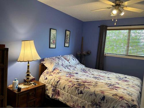 5106 A-61 Avenue, Ponoka, AB - Indoor Photo Showing Bedroom