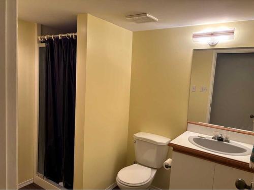 5106 A-61 Avenue, Ponoka, AB - Indoor Photo Showing Bathroom