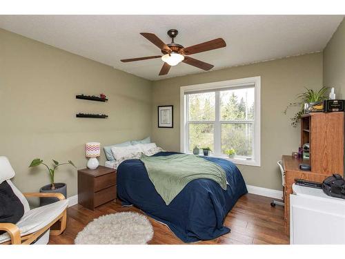 216 28302 Highway 12A, Gull Lake, AB - Indoor Photo Showing Bedroom