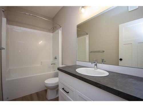 35 Bardwell Way, Sylvan Lake, AB - Indoor Photo Showing Bathroom
