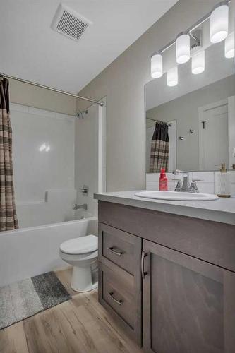 57 Mackenzie Avenue, Lacombe, AB - Indoor Photo Showing Bathroom