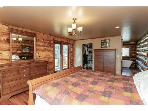 1327 Township Road 8-4, Rural Pincher Creek No. 9, M.D. Of, AB - Indoor Photo Showing Bedroom