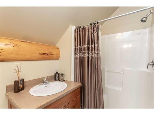 1327 Township Road 8-4, Rural Pincher Creek No. 9, M.D. Of, AB - Indoor Photo Showing Bathroom