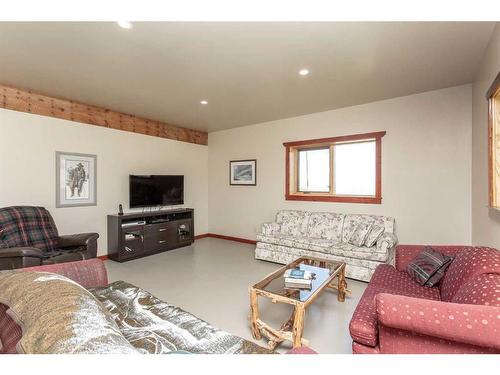 1327 Township Road 8-4, Rural Pincher Creek No. 9, M.D. Of, AB - Indoor Photo Showing Living Room