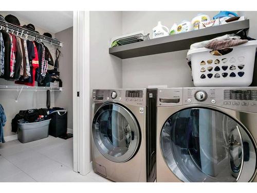 8 Victor Close, Sylvan Lake, AB - Indoor Photo Showing Laundry Room