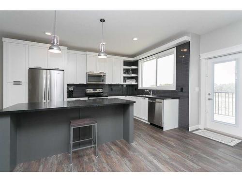 8 Victor Close, Sylvan Lake, AB - Indoor Photo Showing Kitchen With Stainless Steel Kitchen With Upgraded Kitchen