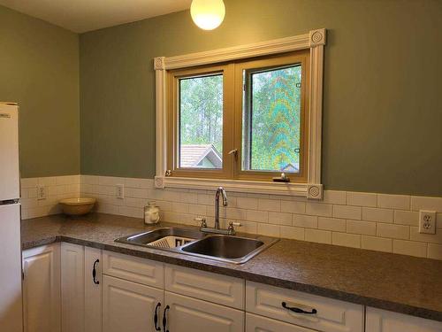 20009 Township Road 464, Rural Wetaskiwin No. 10, County Of, AB - Indoor Photo Showing Kitchen With Double Sink
