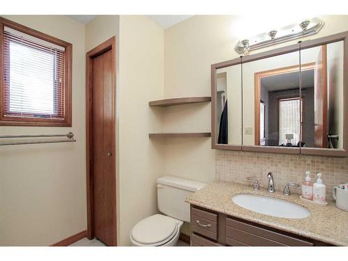 160 Eastman Crescent, Red Deer, AB - Indoor Photo Showing Bathroom