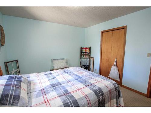 160 Eastman Crescent, Red Deer, AB - Indoor Photo Showing Bedroom