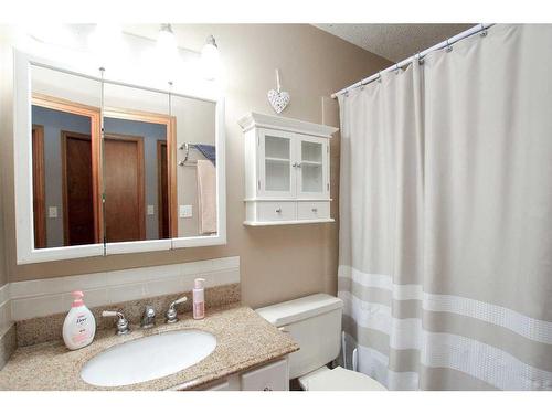 160 Eastman Crescent, Red Deer, AB - Indoor Photo Showing Bathroom