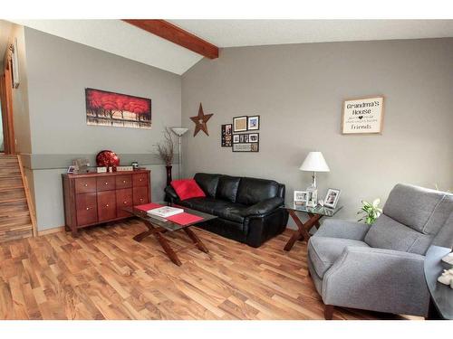 160 Eastman Crescent, Red Deer, AB - Indoor Photo Showing Living Room