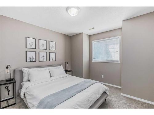 401-5220 50A Avenue, Sylvan Lake, AB - Indoor Photo Showing Bedroom