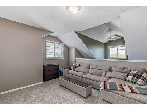 401-5220 50A Avenue, Sylvan Lake, AB - Indoor Photo Showing Living Room