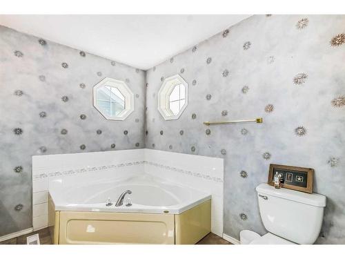 401-5220 50A Avenue, Sylvan Lake, AB - Indoor Photo Showing Bathroom