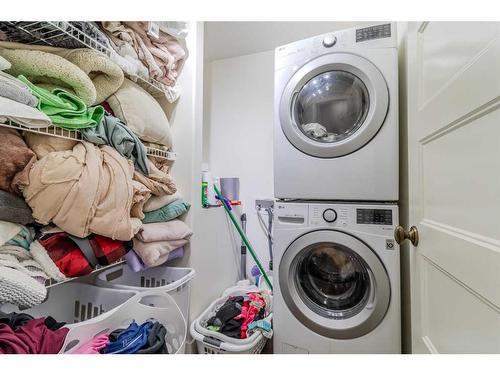 56 Golden Crescent, Red Deer, AB - Indoor Photo Showing Laundry Room