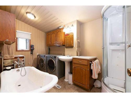 23342 Township Road 374, Rural Red Deer County, AB - Indoor Photo Showing Laundry Room