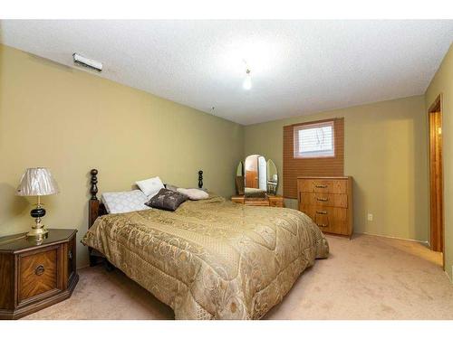 23342 Township Road 374, Rural Red Deer County, AB - Indoor Photo Showing Bedroom