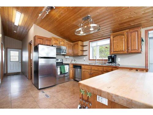 23342 Township Road 374, Rural Red Deer County, AB - Indoor Photo Showing Kitchen
