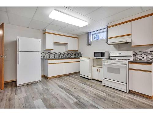 5528 54 Avenue, Lacombe, AB - Indoor Photo Showing Kitchen