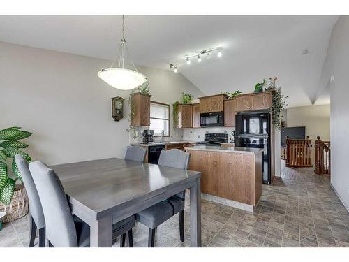 127 Landry Bend, Red Deer, AB - Indoor Photo Showing Dining Room