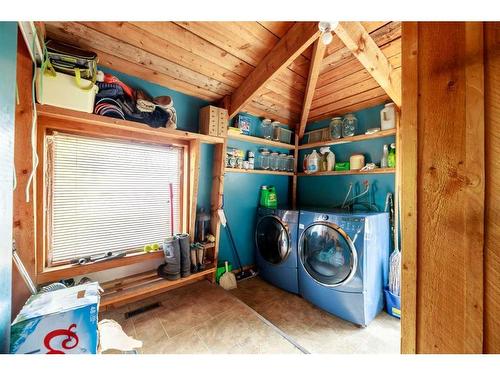 19 Taylor, Tees, AB - Indoor Photo Showing Laundry Room