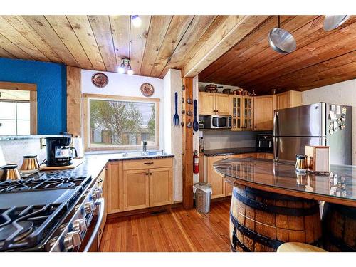 19 Taylor, Tees, AB - Indoor Photo Showing Kitchen