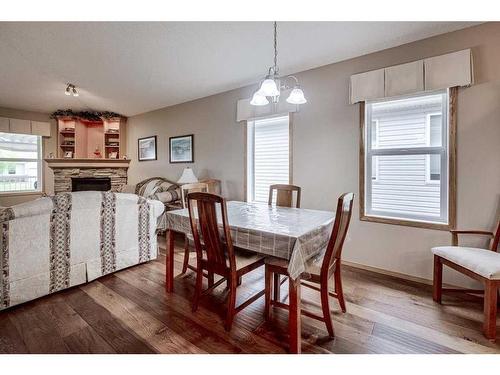 471 Jenkins Drive, Red Deer, AB - Indoor Photo Showing Dining Room