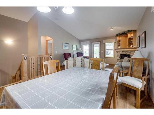 471 Jenkins Drive, Red Deer, AB - Indoor Photo Showing Dining Room