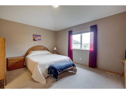 471 Jenkins Drive, Red Deer, AB - Indoor Photo Showing Bedroom