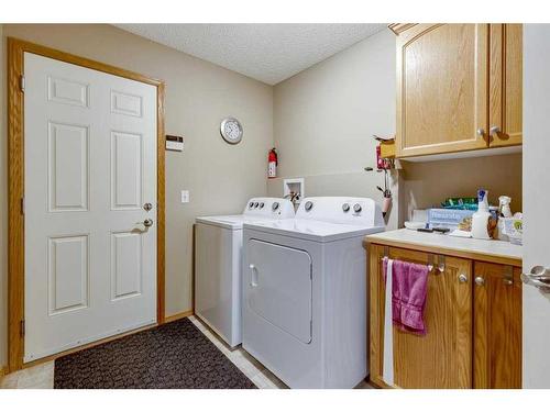 471 Jenkins Drive, Red Deer, AB - Indoor Photo Showing Laundry Room