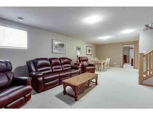 471 Jenkins Drive, Red Deer, AB - Indoor Photo Showing Living Room