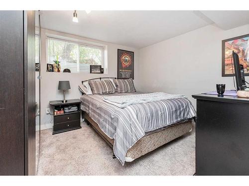 4717 43 Avenue, Red Deer, AB - Indoor Photo Showing Bathroom