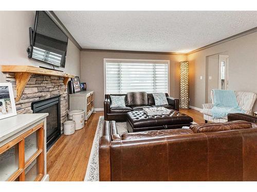 4717 43 Avenue, Red Deer, AB - Indoor Photo Showing Dining Room