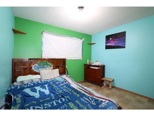 5208 50 Avenue, Ponoka, AB - Indoor Photo Showing Bedroom