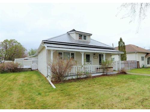 5208 50 Avenue, Ponoka, AB - Outdoor With Deck Patio Veranda