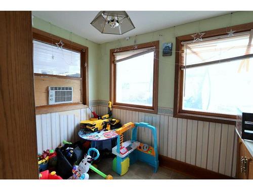 5208 50 Avenue, Ponoka, AB - Indoor Photo Showing Other Room