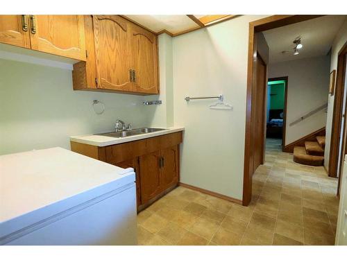 5208 50 Avenue, Ponoka, AB - Indoor Photo Showing Kitchen With Double Sink