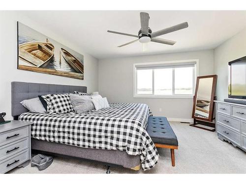 1-421008 Range Road 14, Rural Ponoka County, AB - Indoor Photo Showing Bedroom