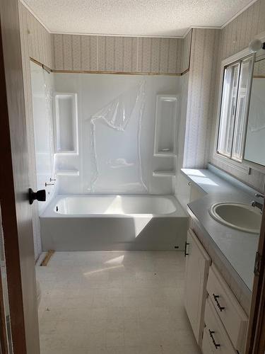 437 Lobstick Trail, Leslieville, AB - Indoor Photo Showing Bathroom