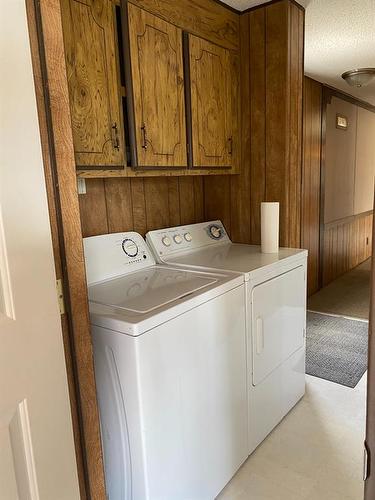 437 Lobstick Trail, Leslieville, AB - Indoor Photo Showing Laundry Room