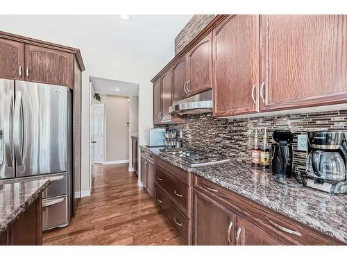 559 Summer Crescent, Rural Ponoka County, AB - Indoor Photo Showing Kitchen With Upgraded Kitchen