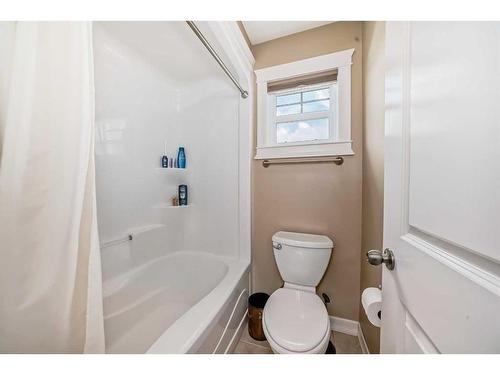 559 Summer Crescent, Rural Ponoka County, AB - Indoor Photo Showing Bathroom